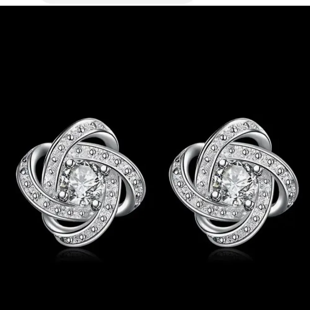 The Ambassador Earring in 925 silver and cz